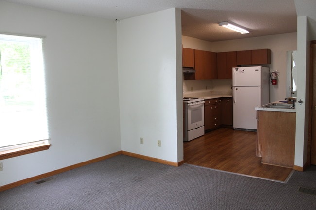 Building Photo - 1623 7th St E