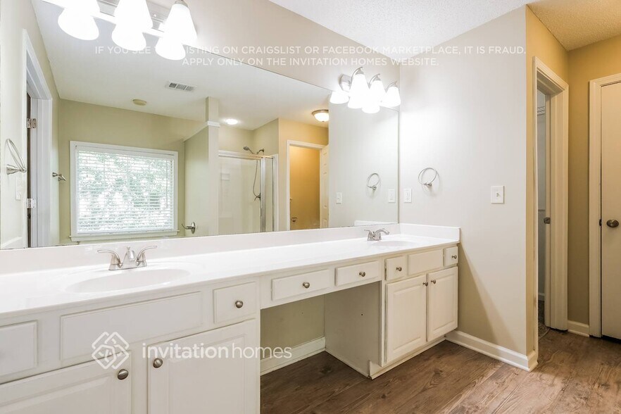 Building Photo - 130 Lyndhurst Ct