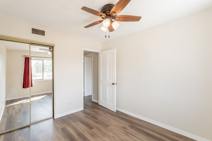 Building Photo - 948 S Alma School Rd