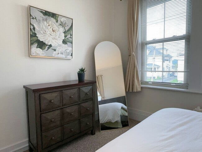 Building Photo - 52 Pomeroy Ave