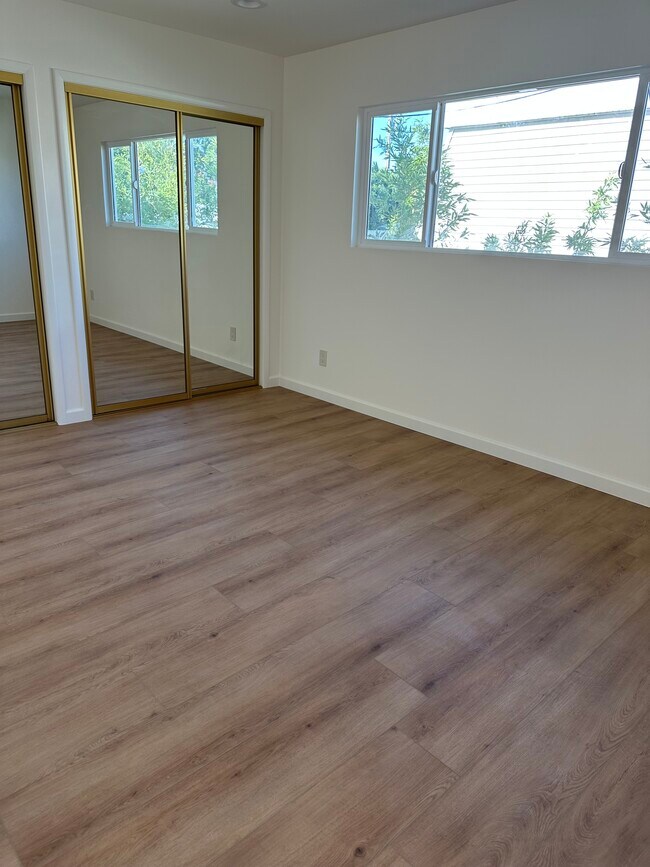 Building Photo - 135 N Florence St