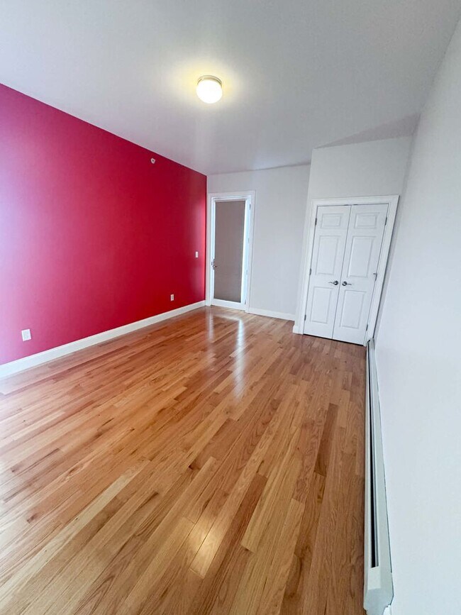 Building Photo - Luxury long term rental in the Heart of Brunswick