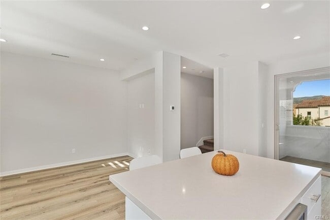 Building Photo - Newer Condo Best Location in Portola Springs