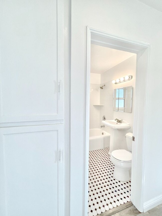 Building Photo - 11914 Ocean Park Blvd