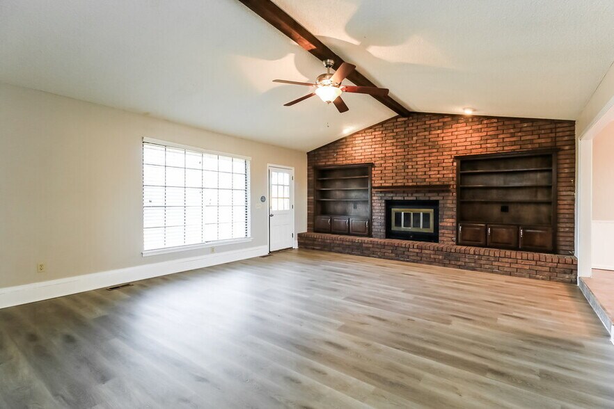 Building Photo - 2917 Greenfield Dr