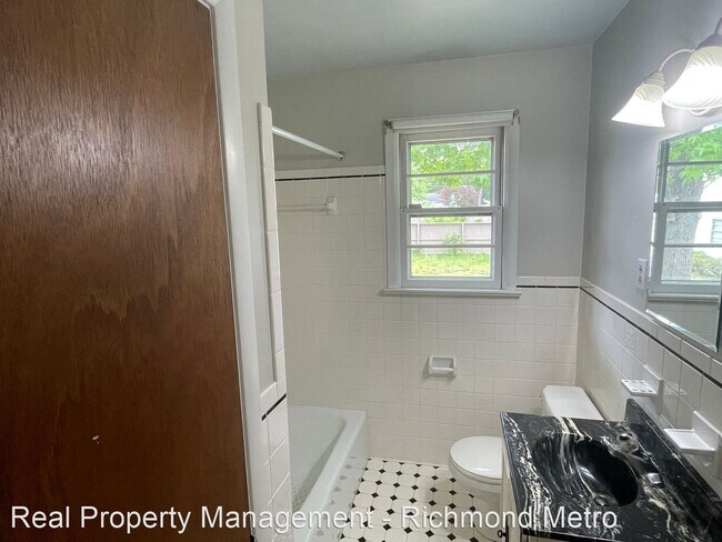 Building Photo - 3 br, 2 bath House - 8315 Hood Drive