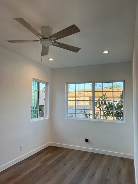 Bedroom unstaged - 327 W D St