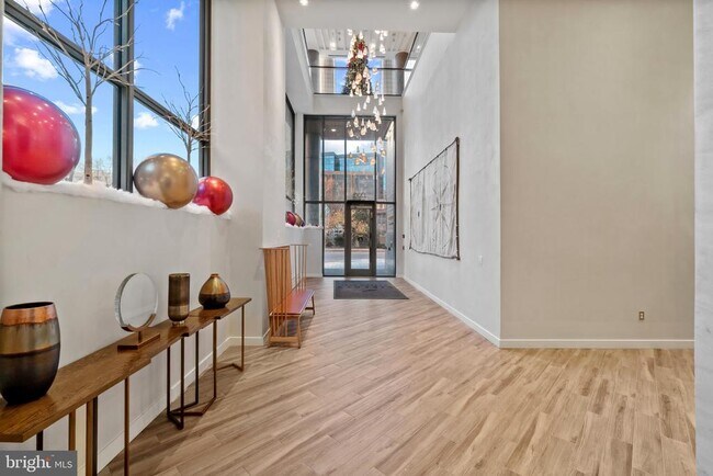 Building Photo - 1330 Lancaster St