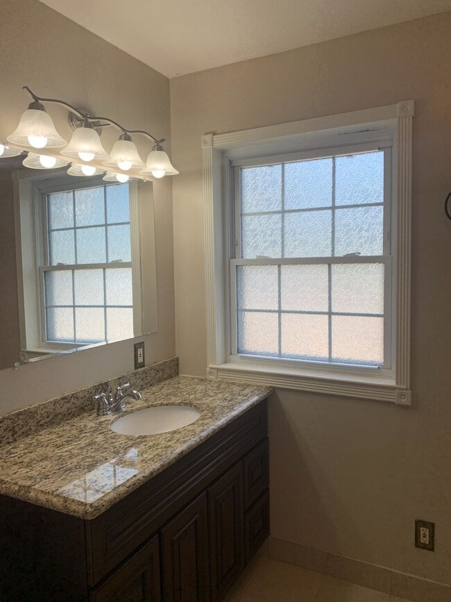 Building Photo - Spacious 3 Bedroom 2 Bath Home in Arden Ar...