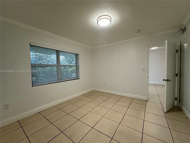 Building Photo - 2536 Van Buren St