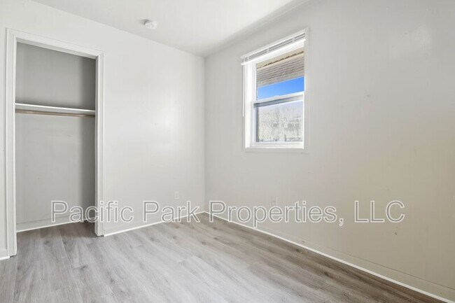 Building Photo - 502 S Holmes Ave