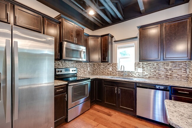 Building Photo - 9581 Tahoe Dr