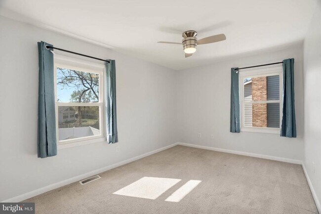 Building Photo - 7897 Pavilion Dr