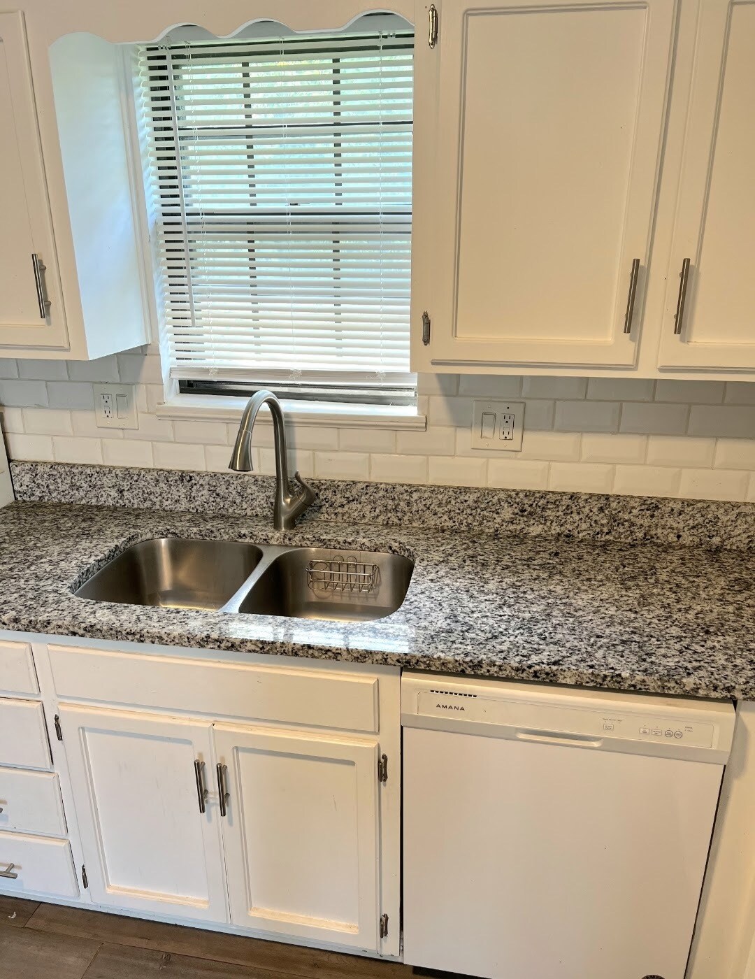 Building Photo - 800 NE Ball Dr