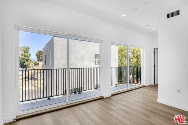 Building Photo - 10828 Hesby St