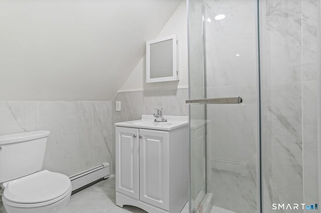 Building Photo - 661 Iranistan Ave