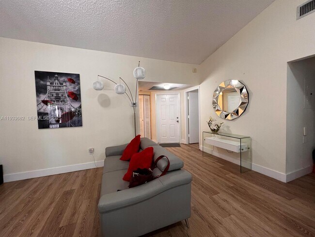 Building Photo - 1301 S Franklin Ave