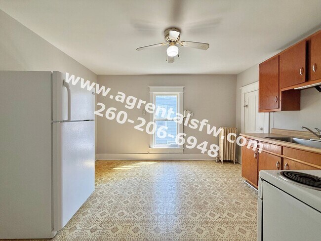 Building Photo - 1002 Columbia Ave