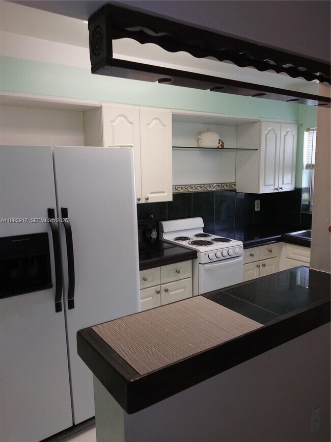 Building Photo - 141 NE 10th Ave