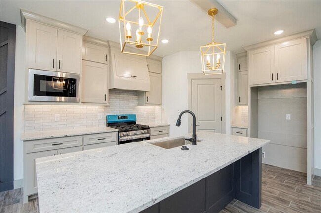 Building Photo - 108 White Oak St