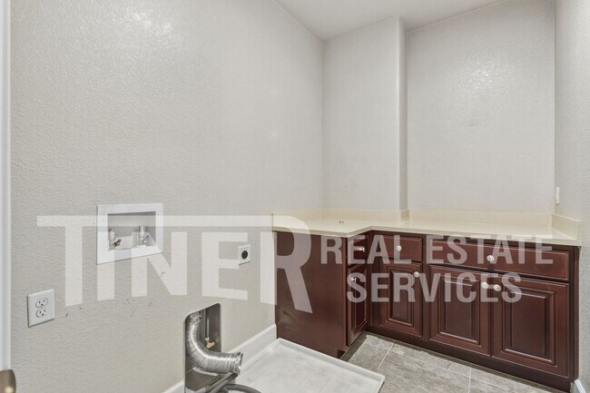 Building Photo - 7542 Pesaro Dr