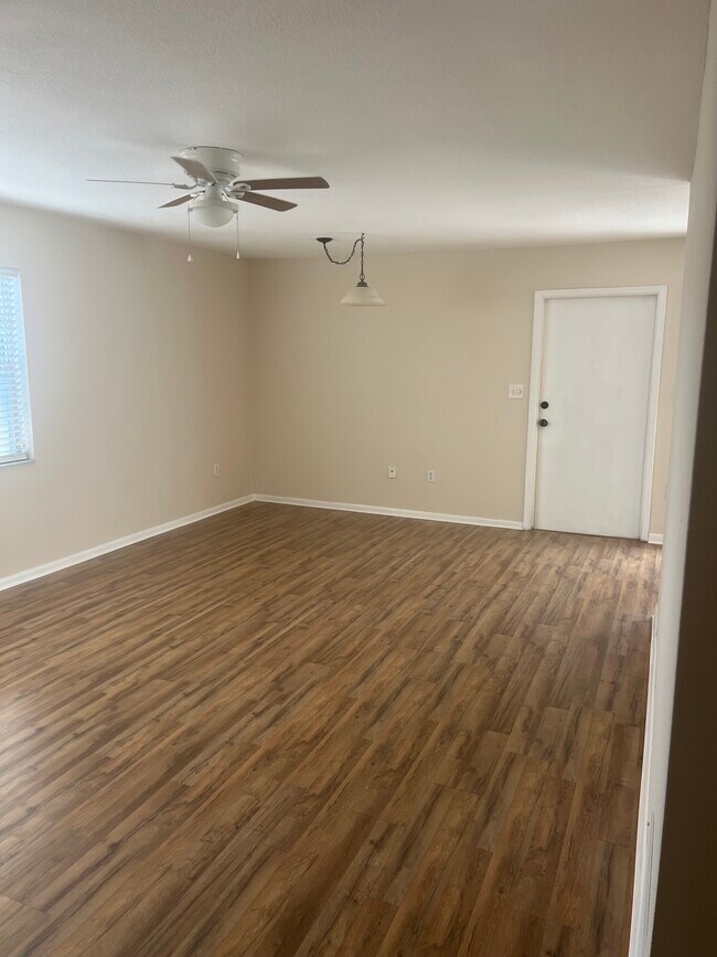 Building Photo - 2770 Curry Ford Rd