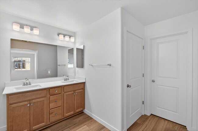 Building Photo - 8873 Steamliner Ct