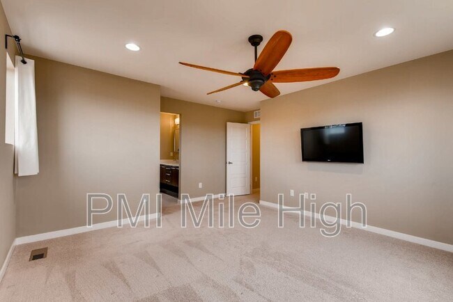 Building Photo - 10057 Quintero St