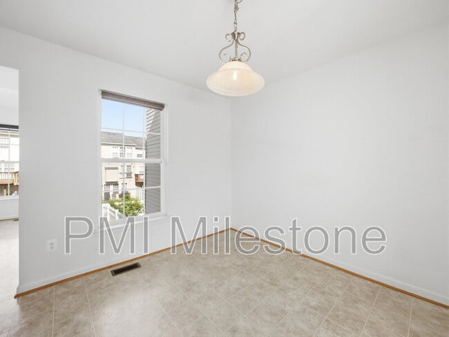 Building Photo - 1247 Mare St