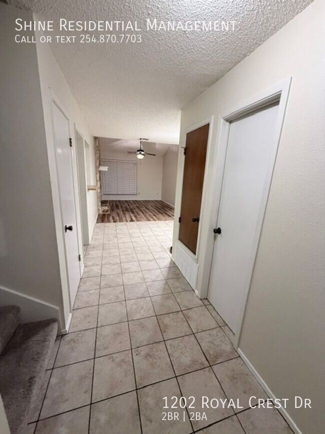 Building Photo - 1202 Royal Crest Dr
