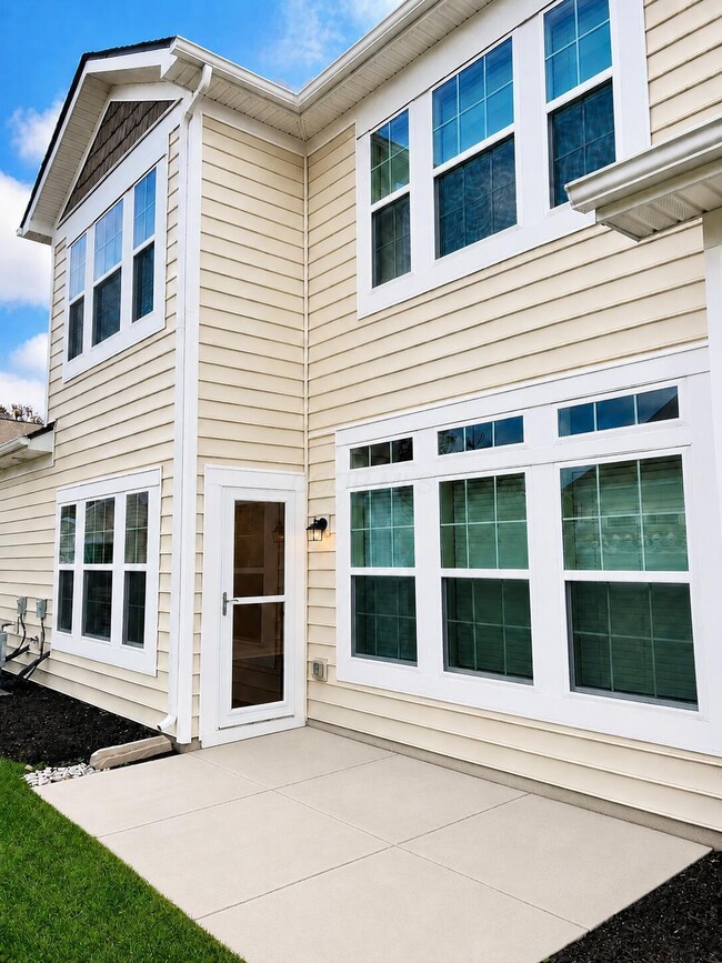 Building Photo - 3818 Rennes Dr
