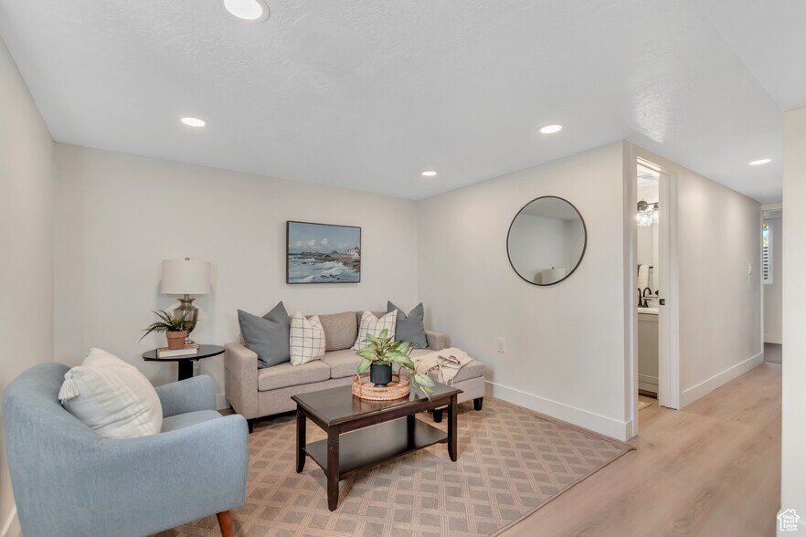 Building Photo - 394 N 100 E