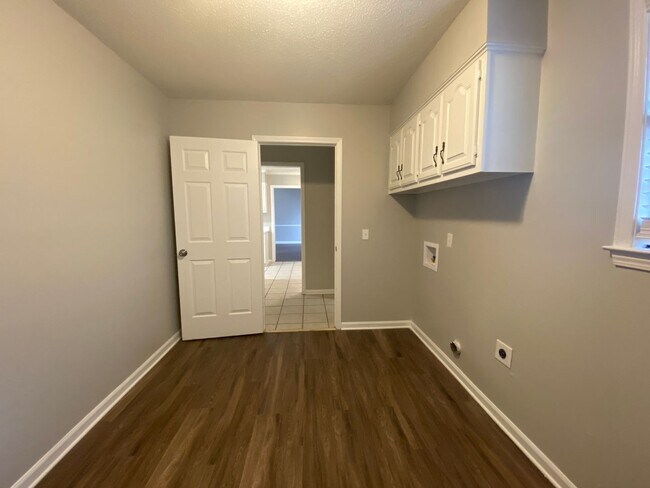 Building Photo - 4244 Chesapeake Way