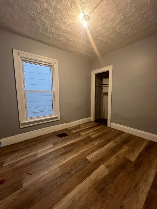 Building Photo - 1563 E 47th St