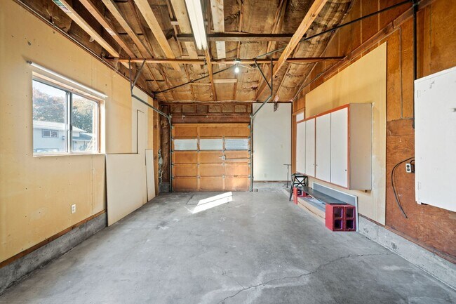 Building Photo - 9394 SE Mason Cir