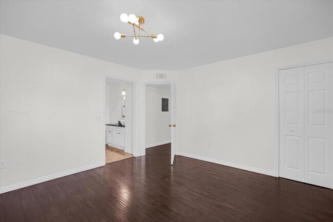 Building Photo - 13953 Fairway Island Dr