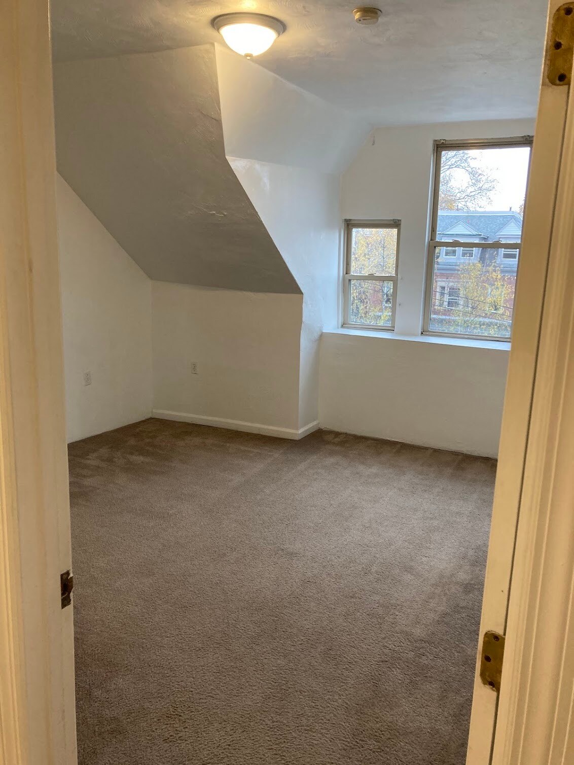 Building Photo - 5819 Bartlett St