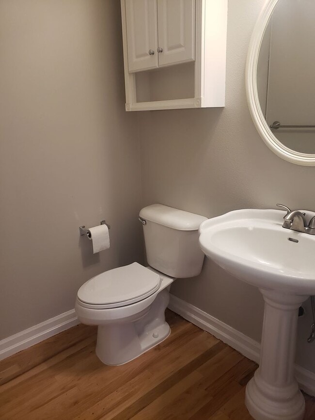 Building Photo - Large 3-bed Townhouse in Terwilliger South