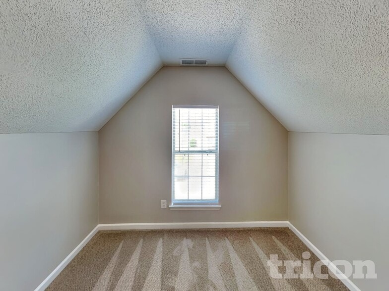 Building Photo - 5702 Colonnade Dr