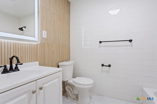 Building Photo - 907 Willow Brk St