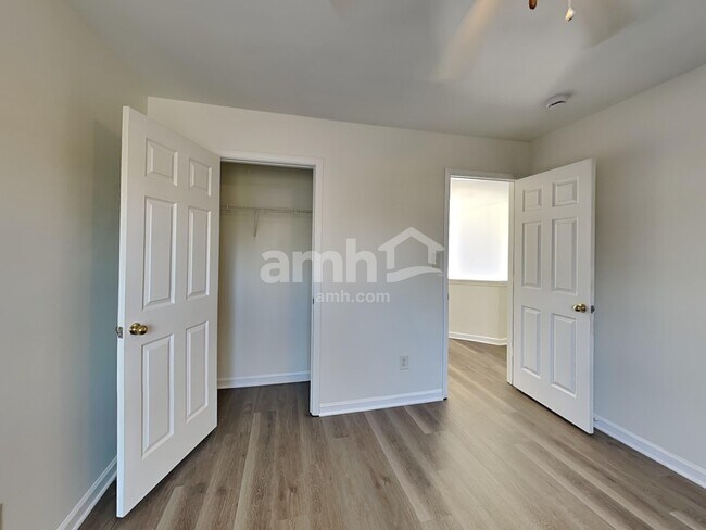 Building Photo - 1361 Pondhaven Dr