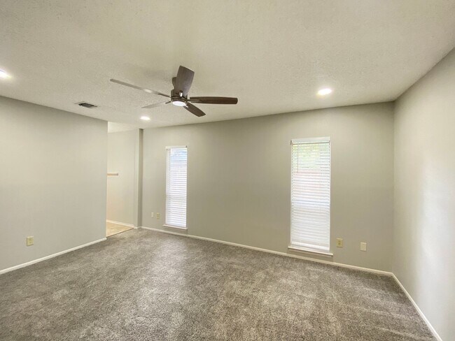 Building Photo - 7146 Spring Grove Dr