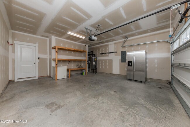 Building Photo - 221 Salt Mdw Ln