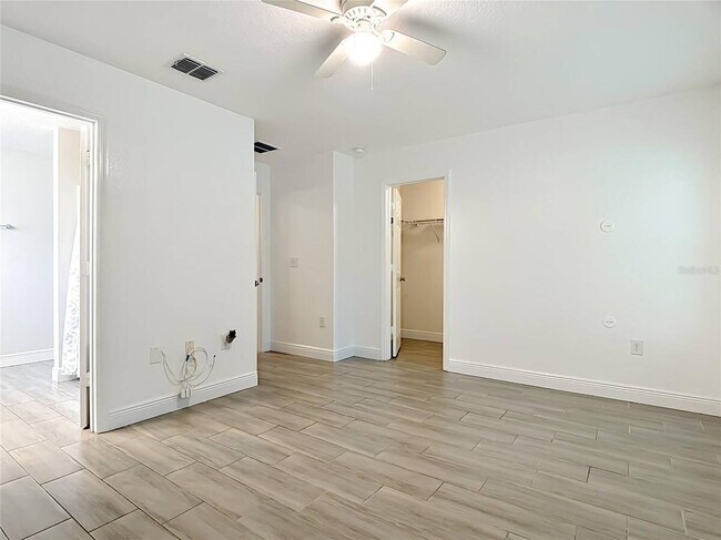 Building Photo - 3040 Lakes Crest Ave