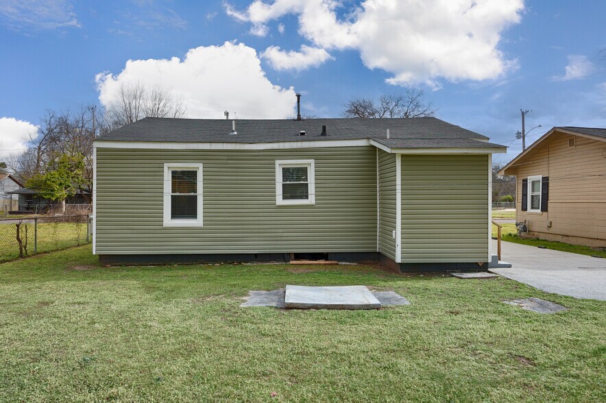 Building Photo - 2914 Battle Dr NW