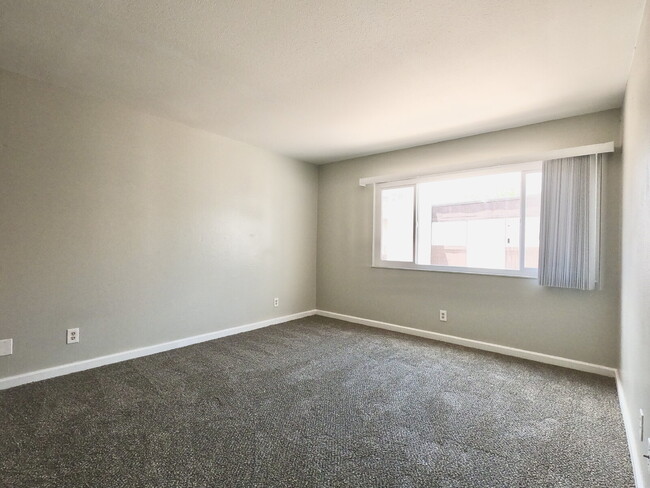 Building Photo - 3-Bed, 2-Bath Gem Condo for Rent in Vibran...