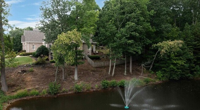 Building Photo - Luxury Waterfront Rental in Gated Montebello Community