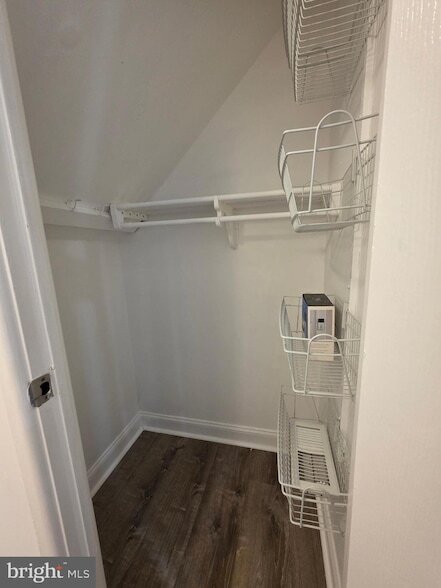 Building Photo - 251 Fir Tree Ct
