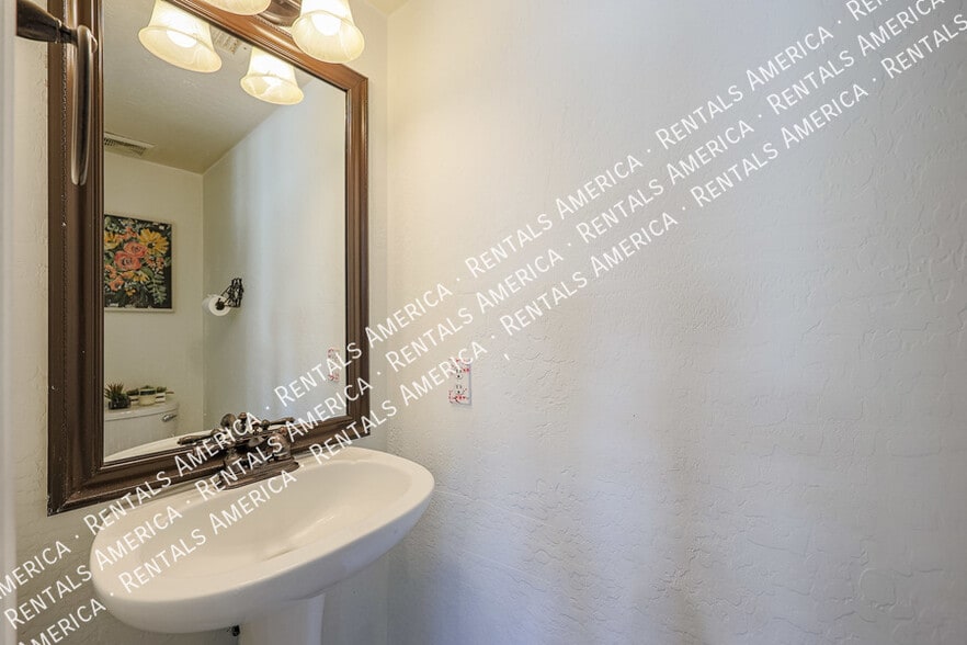 Building Photo - 10402 E Nice Ct