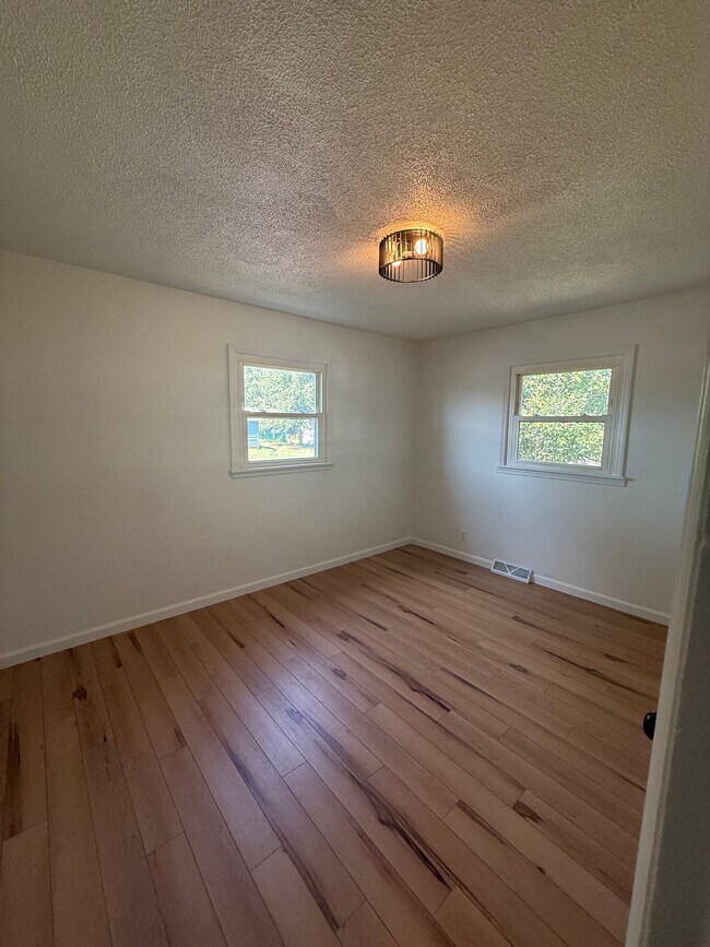 Building Photo - 1301 Koch St